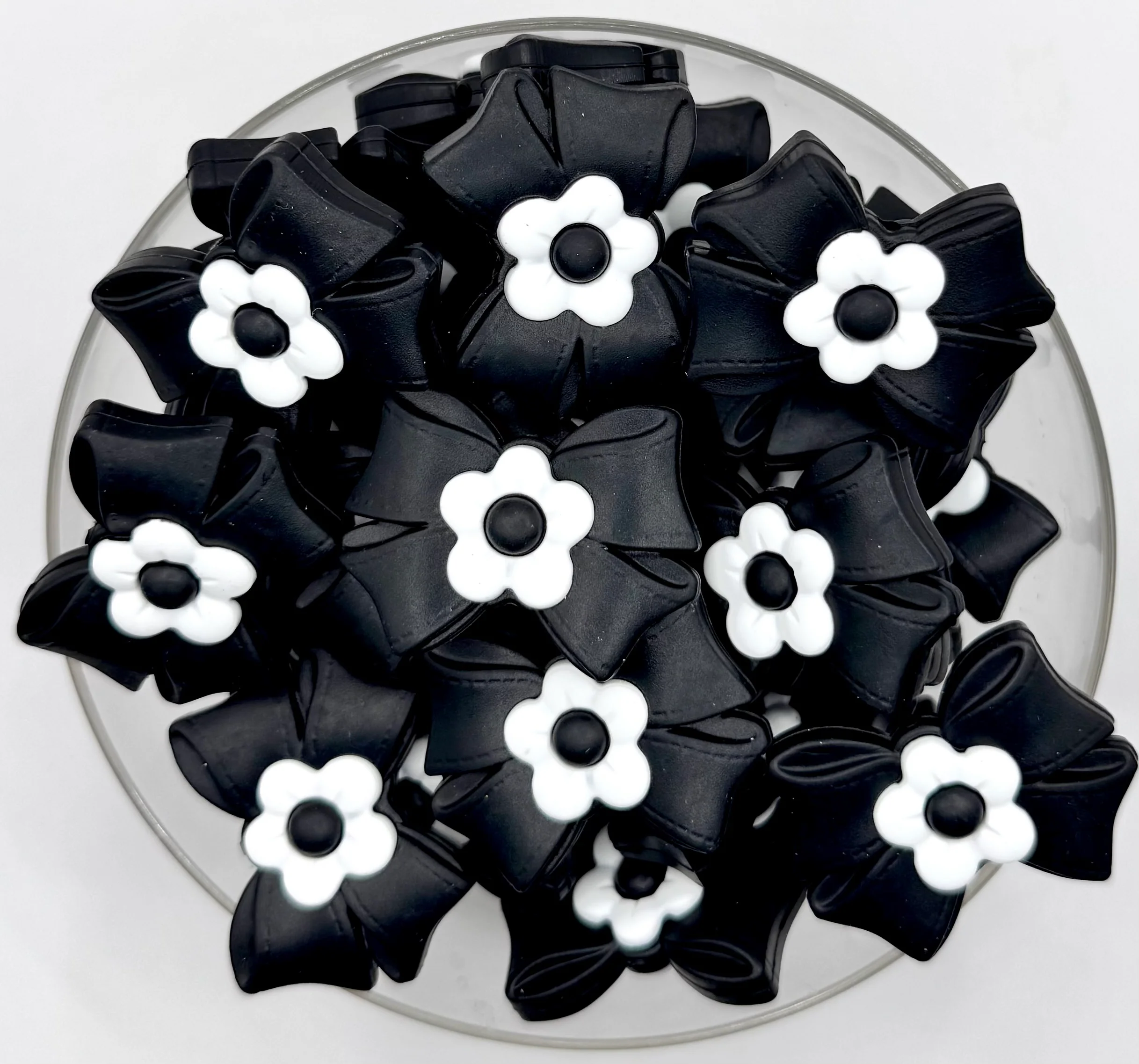 3D big daisy bow (HBK exclusive) silicone focal bead - Image 5