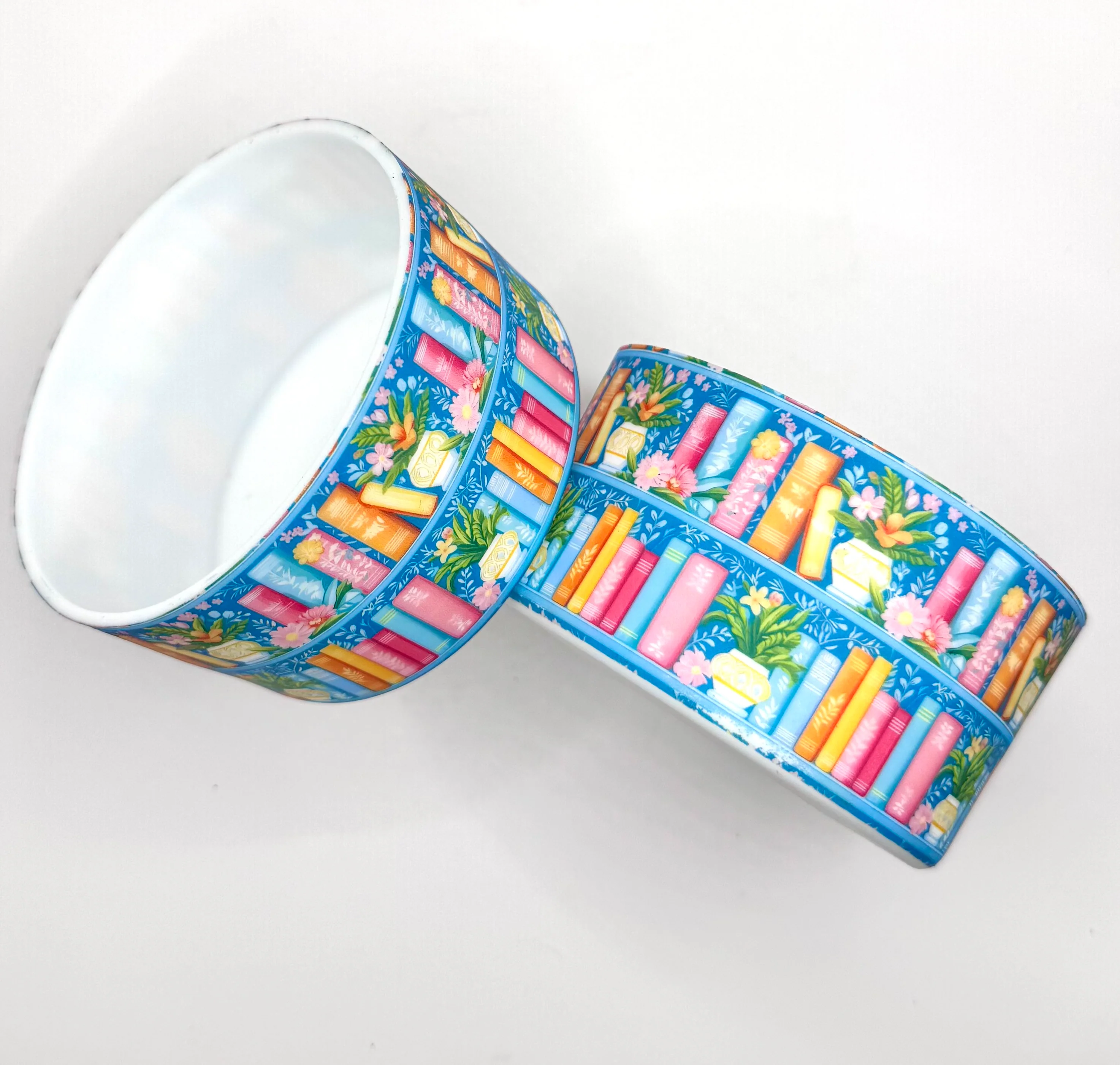 Bookshelf silicone tumbler boot